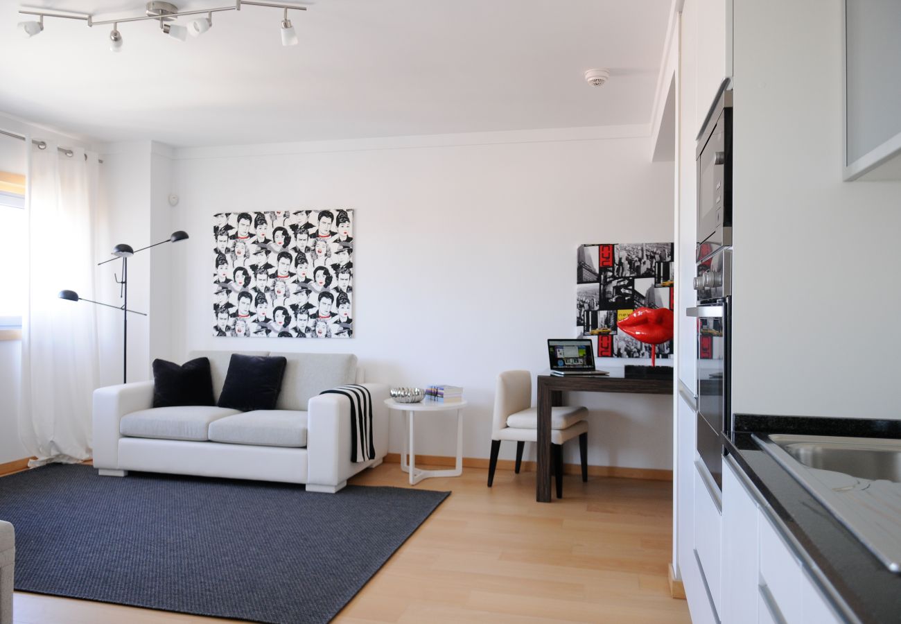 Studio in Lisbon - Studio Apartment with City View  | Panoramic Living