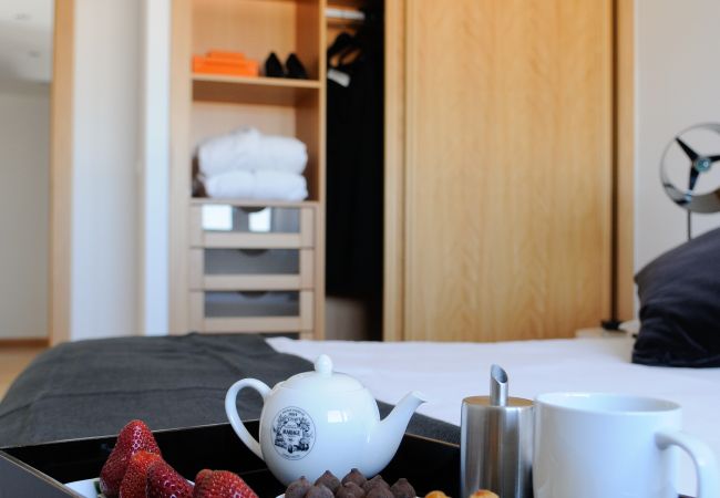 Apartment in Lisbon - Two-Bedroom Apartment with River View | Panoramic Living