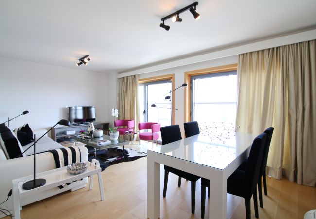 Apartment in Lisbon - Two-Bedroom Apartment with River View | Panoramic Living