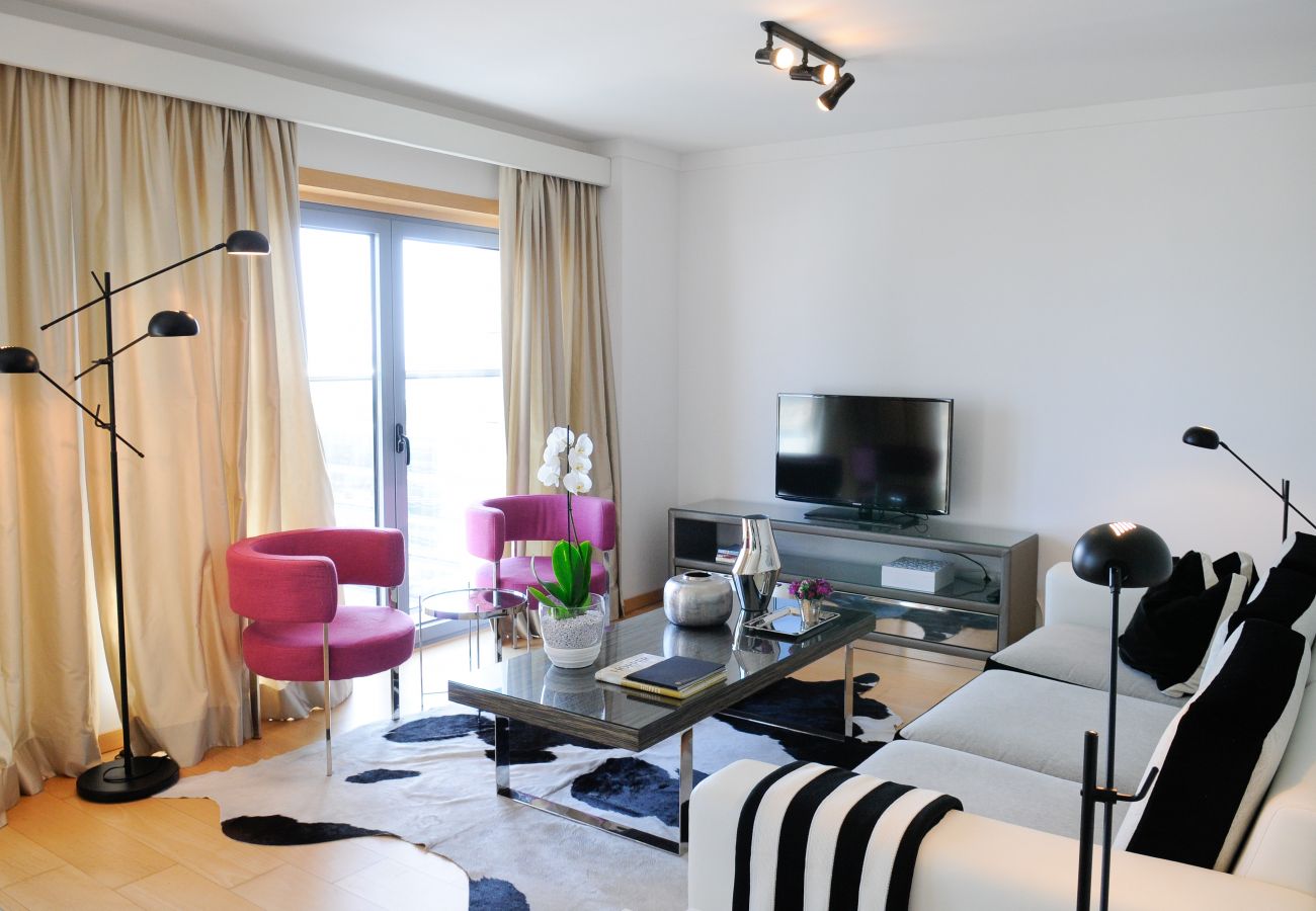 Apartment in Lisbon - Two-Bedroom Apartment with River View | Panoramic Living