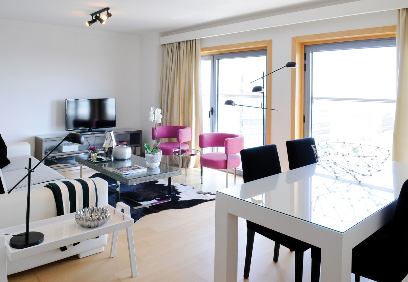 Apartment in Lisbon - Two-Bedroom Apartment with River View | Panoramic Living