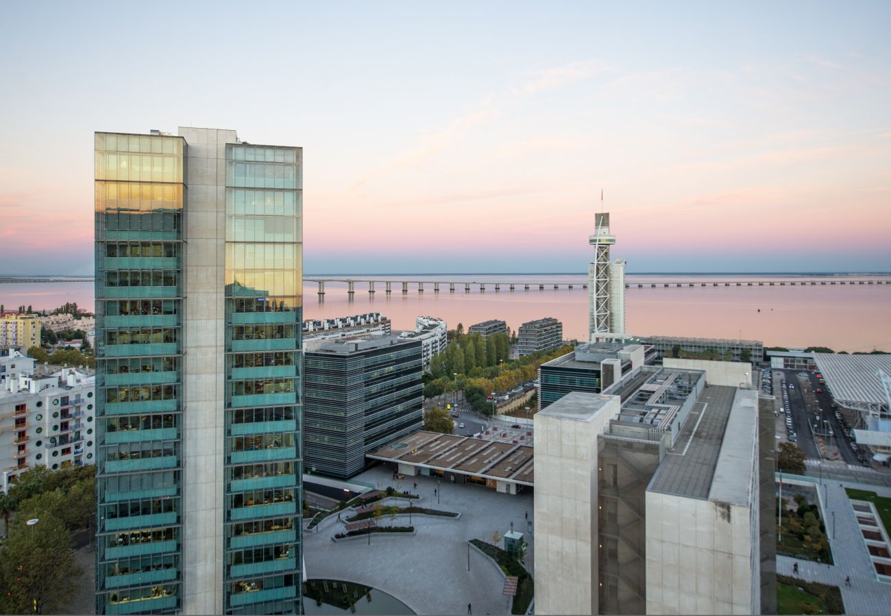 Apartment in Lisbon - Two-Bedroom Apartment with River View | Panoramic Living