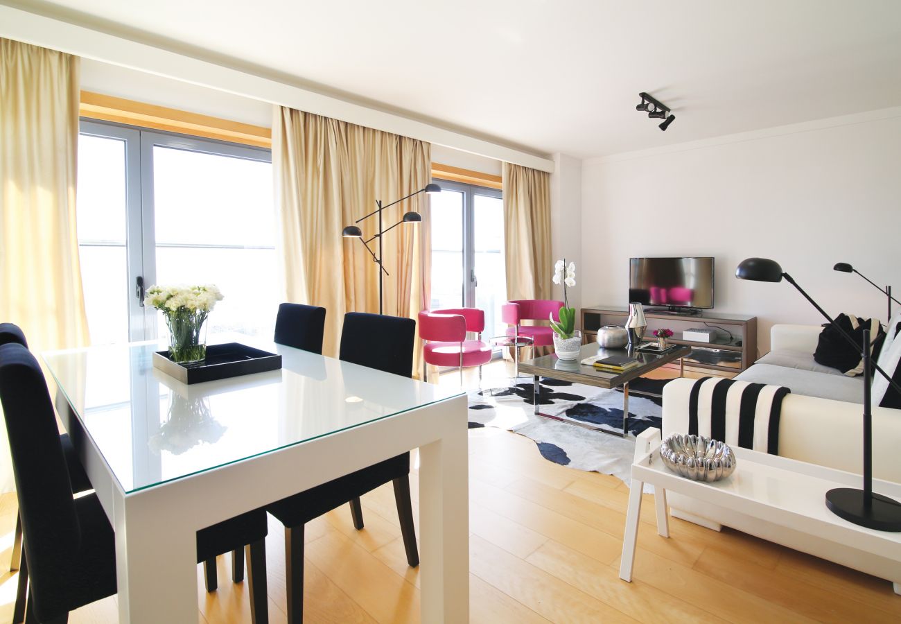 Apartment in Lisbon - Two-Bedroom Apartment with River View | Panoramic Living
