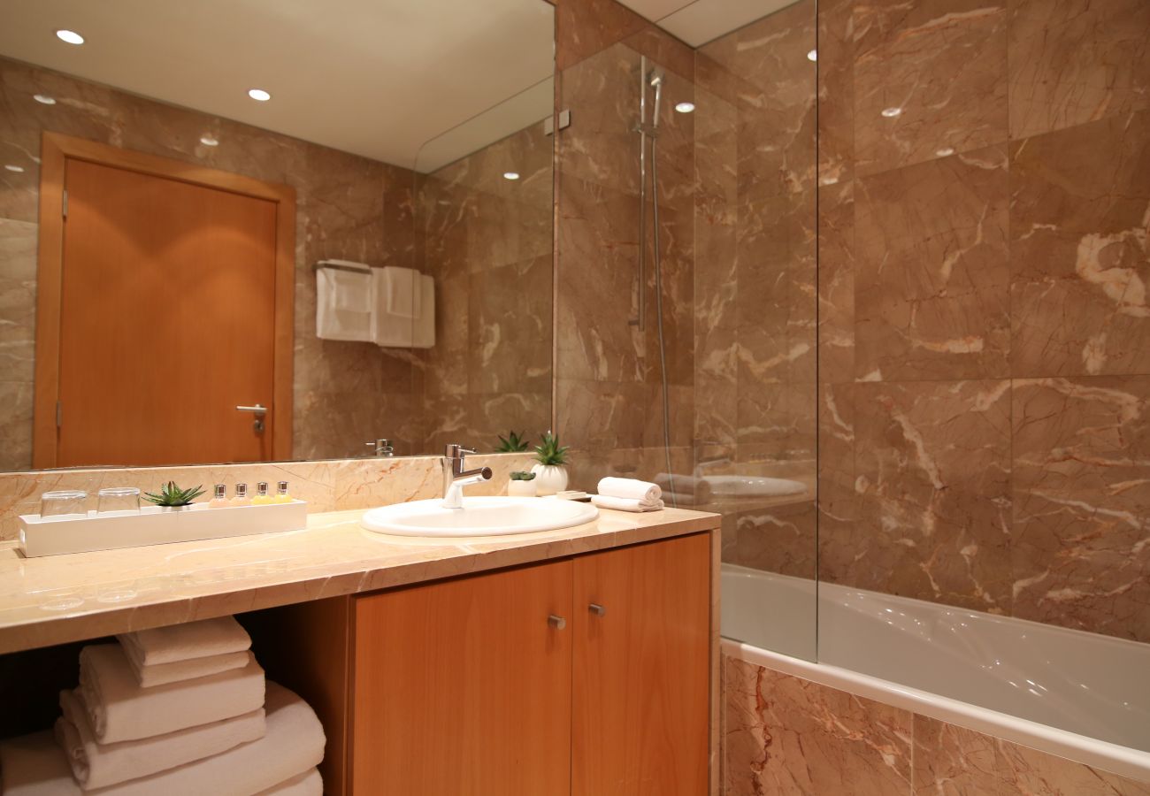 Apartment in Lisbon - Two-Bedroom Apartment with River View | Panoramic Living