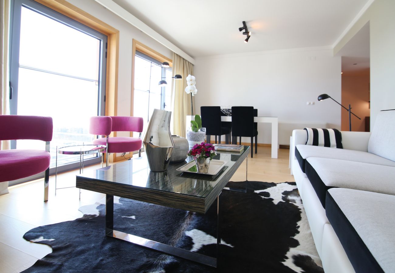 Apartment in Lisbon - Two-Bedroom Apartment with River View | Panoramic Living