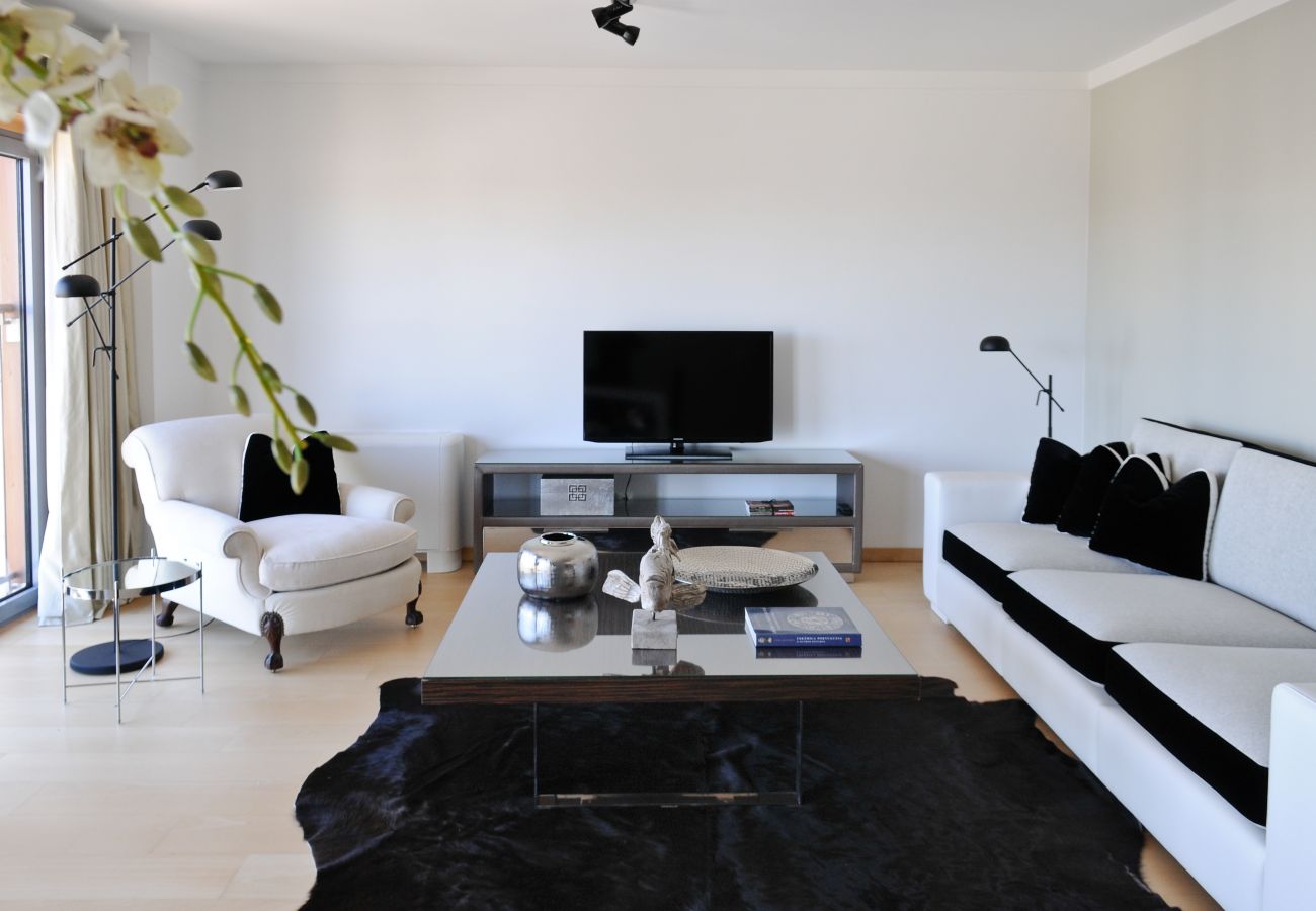 Apartment in Lisbon - Three Bedroom Apartment with City View | Panoramic Living