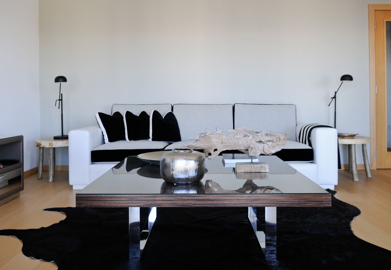 Apartment in Lisbon - Three Bedroom Apartment with City View | Panoramic Living